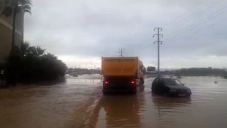 Yalovada dere taştı, tersaneler sular altında kaldı