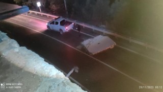 Yalovada fırtına beton bloğu uçurdu