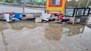 Yalovada fırtına lunaparkta ağır hasar oluşturdu