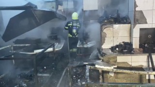 Yangın restoranı küle çevirdi