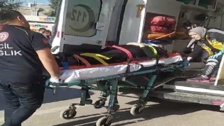 Yaralı eşinin elini hiç bırakmadı