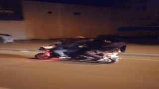 Yarım düzine bir motosiklete bindiler