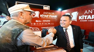 Yazarlar, 13. Antalya Kitap Fuarında okurlarıyla buluşuyor