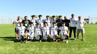 Yenişehir Belediyesi U16 Futbol Takımı namağlup lider