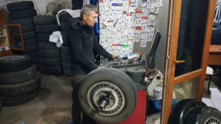 Yoğunluk yaşayan oto lastikçilerde randevulu sistem