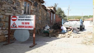 Yol yapım seferberliği Burhaniyede devam ediyor