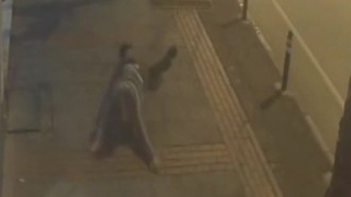 Yolda gördükleri adamı böyle gasp ettiler Polis o şüphelilerin peşini bırakmadı