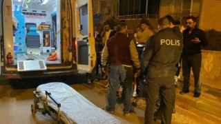 Yolda yürüyen kadına otomobil ile çarpıp arkasına bakmadan kaçtı
