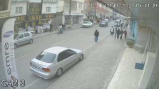 Yolun karşısına geçerken cipin çarptığı çocuk yaralandı