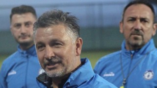 Yücer takımla çıktığı ilk antrenmanda futbolcularla toplantı yaptı