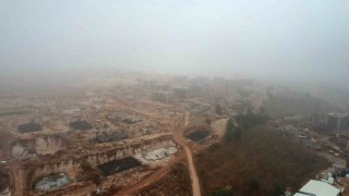 Yükselen kalıcı konutlar yoğun siste kayboldu