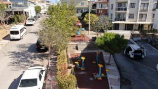 Yunusemreden 2 parkta zemin yenileme çalışması