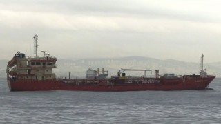 Zeytinburnunda karaya oturan gemi kurtarıldı