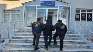14 yıl hapis cezası ile aranan şahıs saklandığı evde yakalandı