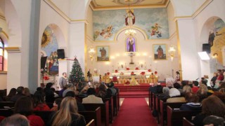 170 yıllık kilisede Noel ayini
