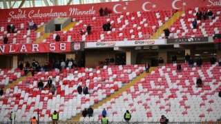 4 Eylül Stadyumunda maça taraftar ilgi göstermedi