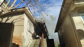 5 çocuğu ile alevler arasından çıktı