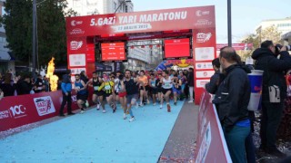 5. Gazi Yarı Maratonu bin 300 sporcunun katılımıyla gerşekleştirildi