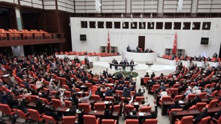 600 Milletvekilinden 53'ü Partilerinden Ayrıldı