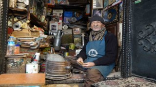 85 yaşındaki usta, 65 yıldır işini aşkla yapıyor