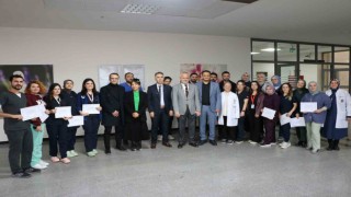 Acil servis hemşireleri sertifikalarını aldı