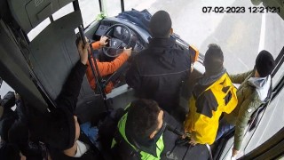 Acılarını içine gömüp yardıma koştular