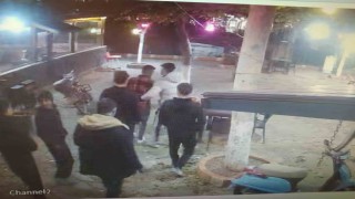 Adanada 17 yaşındaki genç katil olurken, 19 yaşındaki genç toprağa verildi
