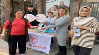 AIDS'e dikkat çekmek için stant açıtılar