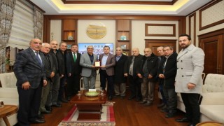 Ailesi adına 2 bin fidan diken vatandaşa teşekkür plaketi verildi