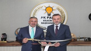 AK Parti Genel Başkan Yardımcısı Erkan Kandemir, Bilecikte teşkilatın nabzını yokladı