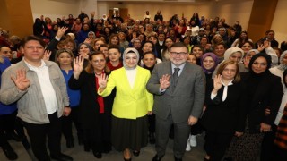 AK Parti İzmir Kadın Kollarında devir teslim töreni