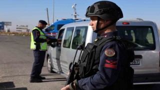 Aksaray jandarmadan uzun namlulu silahlarla denetim