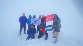 Aktivistler kar ve tipiye rağmen Esruk Dağına tırmandı