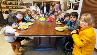 Alaşehirli öğrencilerden yaş meyve sebze işletmesine ziyaret