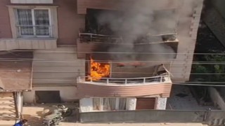 Alevler apartman dairesini sardı, o anlar kamerada