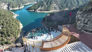 Ali Kayası Cam Terasa ziyaretçi akını