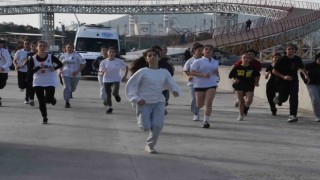 Aliağada Atatürk Yol Koşusu düzenlendi