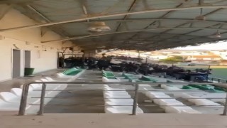 Amatör maçta koltuklar havada uçuştu
