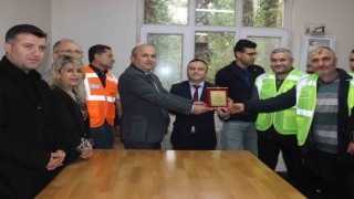 Ambulansa yol veren trenin makinisti plaketle ödüllendirildi