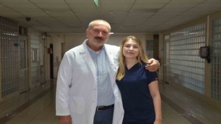 Anne babasının izinden gitti, doktor oldu