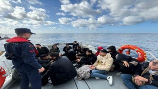 Antalyada ülkeyi terk etmeye çalışan 22 düzensiz göçmen yakalandı