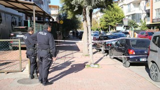 Antalya’da yürürken düşerek başını park halindeki otomobile çarpan kişi öldü