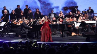 Antalyalılar 23. Uluslararası Piyano Festivalinde Candan Erçetin konseriyle coştu