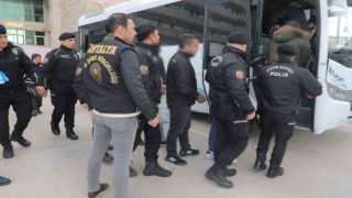 Arama kaydı bulunan 98 şahıs yakalandı