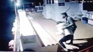 Arkadaşı ile tartıştıktan sonra feribottan kendini suya attı