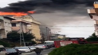 Ataşehirde 4 katlı apartmanın çatısı alev alev yandı