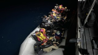 Ayvacık açıklarında 80 kaçak göçmen yakalandı