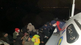 Ayvacık açıklarında 96 kaçak göçmen kurtarıldı, 15 kaçak göçmen yakalandı