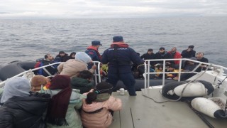 Ayvacık açıklarında Yunan unsurlarınca ölüme terk edilen 92 kaçak göçmen kurtarıldı