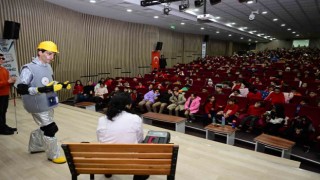 Bağcılar Belediyesinden depremzede çocuklara ücretsiz tiyatro oyunu